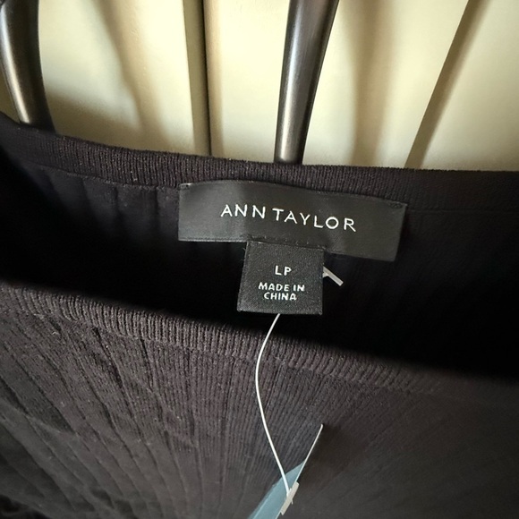 NWT Ann Taylor Ribbed Off Shoulder Black Long Sleeve Sweater SZ LP - Picture 3 of 10